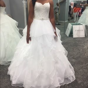 David’s Bridal Strapless Sweetheart Wedding Dress